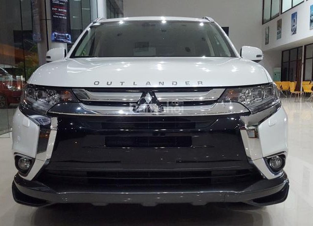 Mitsubishi Outlander 2018, khuyến mại hấp dẫn, đủ màu giao xe ngay