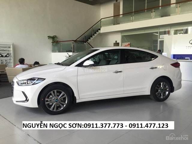 Bán xe Hyundai Elantra 2018, rẻ nhất Quảng Nam, màu trắng, trả góp 90%xe, 549 triệu, khuyến mãi 20 triệu