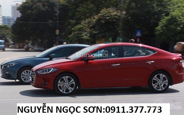 Bán ô tô Hyundai Elantra đời 2018, màu đỏ, góp 90% xe, giá 549 triệu