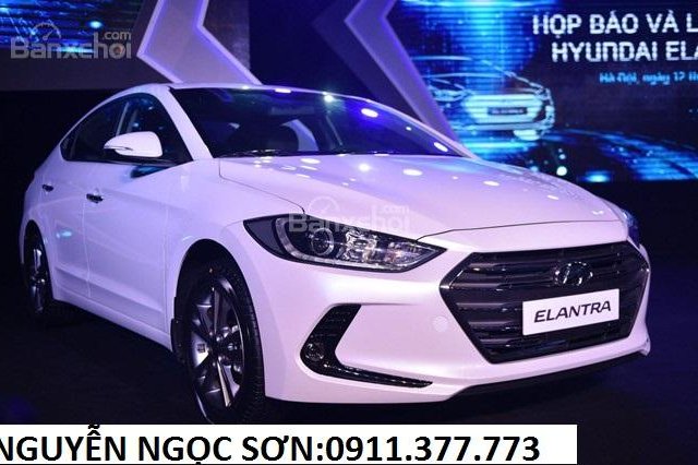 Bán xe Hyundai Elantra mới 2018, màu trắng, góp 90%xe, 549 triệu. LH Ngọc Sơn: 0911.377.773