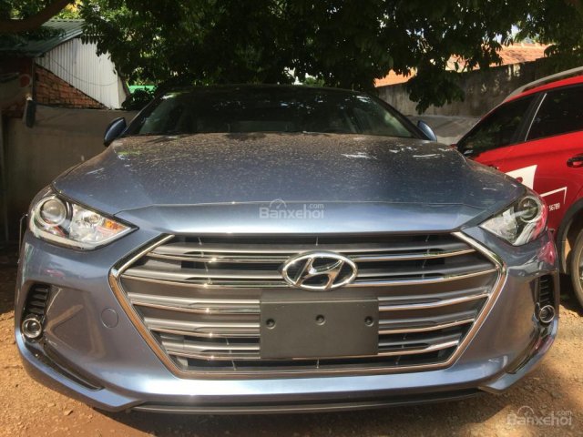 Cần bán Hyundai Elantra đời 2018 màu xanh, giá chỉ 554 triệu, hỗ trợ vay 85% GT xe. Hotline 0935904141 - 0948945599