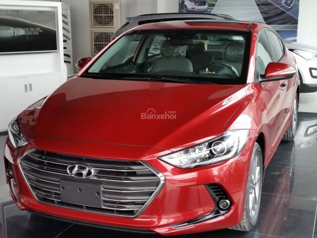 Mua xe Hyundai Elantra 2018, nhận ngay gói KM khủng lên đến 100tr