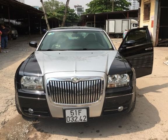 Cần bán Chrysler 300 đời 2008, hai màu còn mới