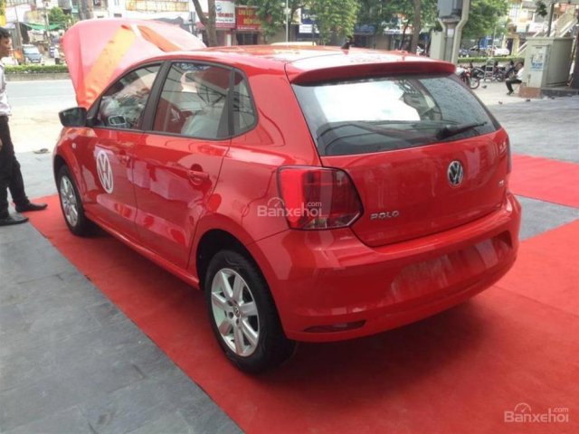  Volkswagen Polo Hacthback 1.6l màu đỏ, xe nhập mới 100%. LH Hương 0902.608.293