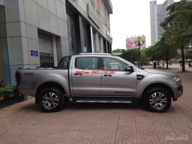 Bán Ford Ranger Wildtrak đời 2018, màu bạc, xe nhập khẩu nguyên chiếc giao ngay