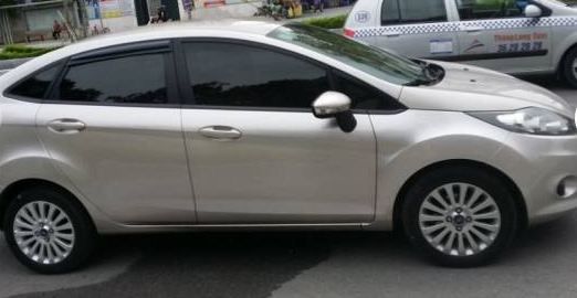 Bán xe Ford Focus sản xuất 2011, màu bạc như mới, 455tr