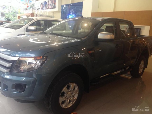 Bán Ford Ranger XLS 2.2L MT mới 100% màu xanh thiên thanh, tặng phụ kiện, Hotline: 033.613.5555