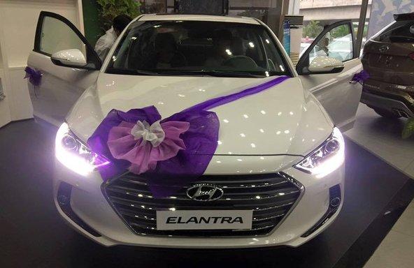 Bán ô tô Hyundai Elantra 1.6AT đời 2016, màu trắng