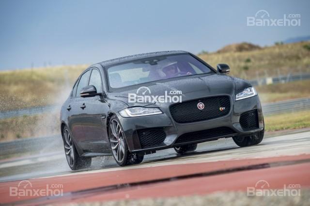 Bán xe Jaguar XF 2017, mẫu mới nhất, nhanh tay để trở thành người sở hữu chiếc đầu tiên tại Việt Nam