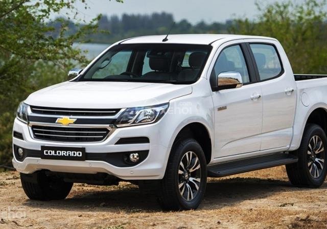 Cần bán Chevrolet Colorado 2.5 LTZ số tự động, đời 2018 màu trắng, nhập khẩu