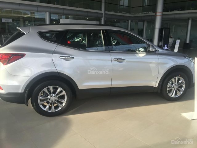 Bán Hyundai Santa Fe sản xuất 2018 màu bạc, hỗ trợ vay vốn ngân hàng tại Đắk Lắk, hotline 0948945599 0935904141