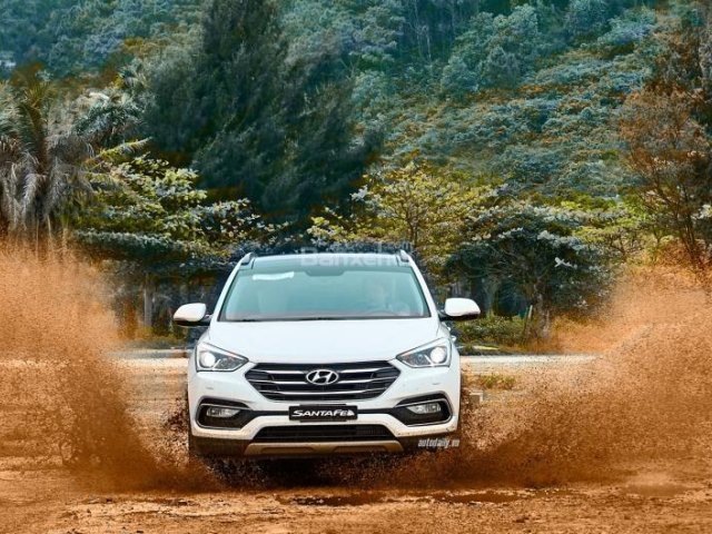 Bán Hyundai Santa Fe sản xuất 2018 màu trắng, hỗ trợ vay vốn 80% giá trị xe, có sẵn xe giao ngay