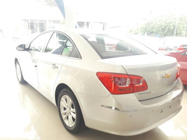 Bán xe Chevrolet Cruze LT số sàn 2018, 150 triệu xe giao ngay, hỗ trợ khách vay 100%