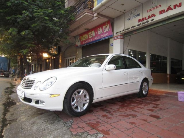 Bán ô tô Mercedes E Class đời 2006, màu trắng, nhập khẩu chính hãng