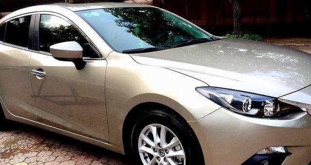 Cần bán xe Mazda 3 sedan đời 2015, màu vàng