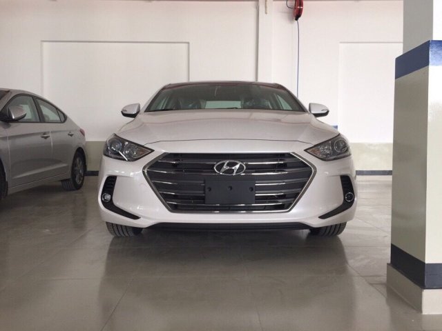 Bán ô tô Hyundai Elantra đời 2016, màu trắng, 595tr