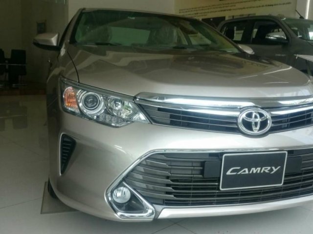 Bán xe Toyota Camry 2.0E đời 2016