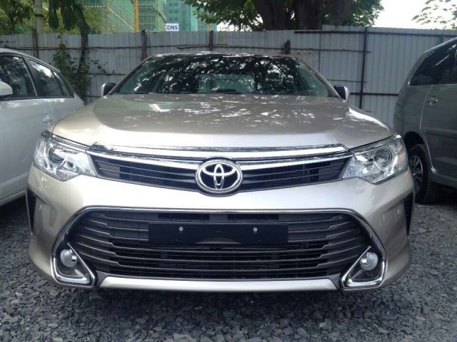 Bán Toyota Camry 2.5 Q đời 2016, màu ghi vàng  