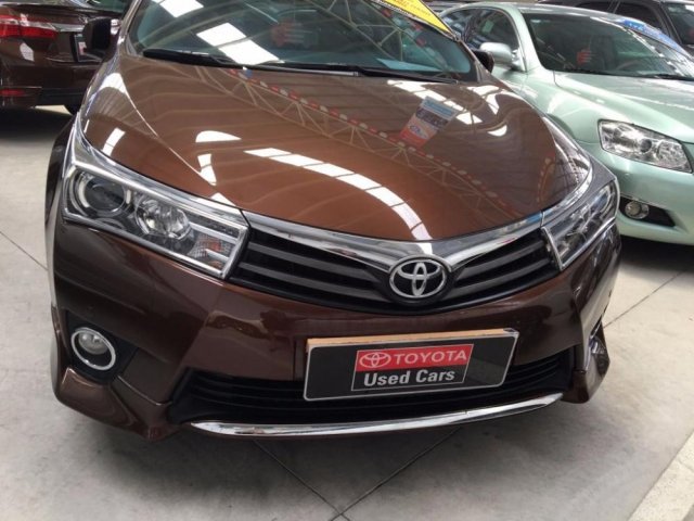 Cần bán xe Toyota Corolla altis 2.0V sản xuất 2015, giá 915tr