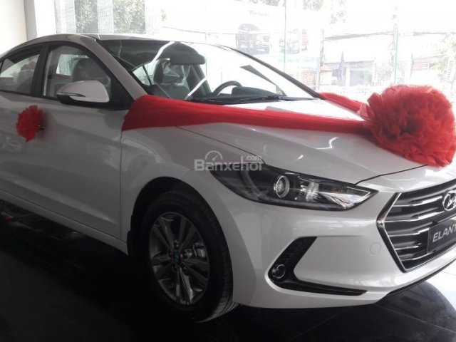 Hyundai Elantra 2018 có đủ màu giao ngay