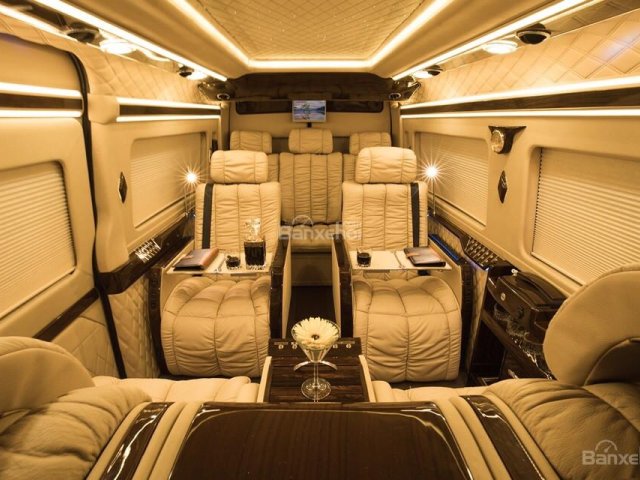 Hot: Transit Limousine President đặc biệt, giá khuyến mãi do Auto Kingdom cải tạo. Liên hệ 0972957683