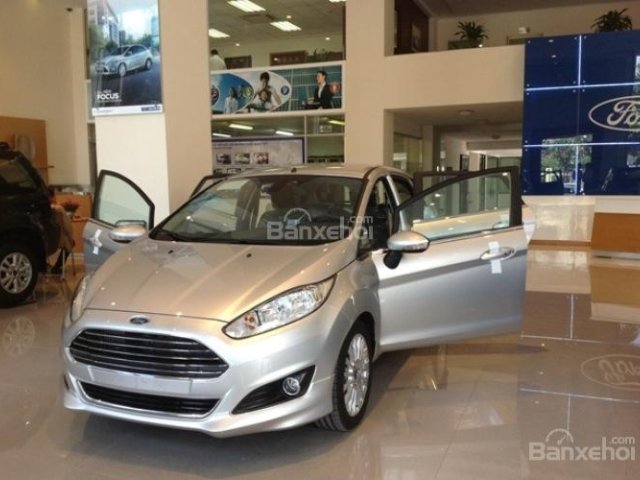 Bán Ford Focus Titanium đời 2017, màu bạc