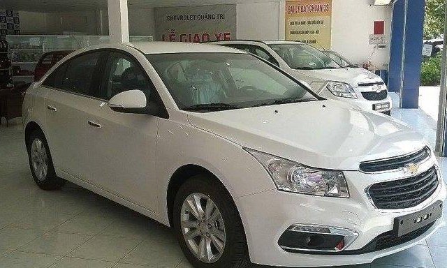 Bán Chevrolet Cruze LT đời 2016, màu trắng, 572 triệu