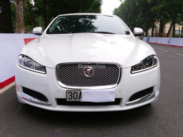 Cần bán Jaguar XF 2015 màu trắng, còn bảo hành chính hãng, chính chủ, biển Hà Nội