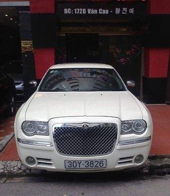 Cần bán Chrysler 300C đời 2005, màu trắng