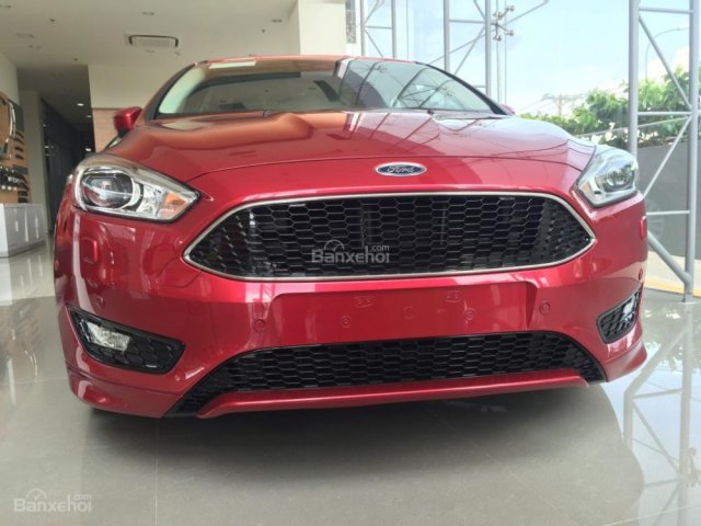 Ford Focus 5D 2016, vay 85%, giá cực tốt, giao xe ngay/0985.392.048