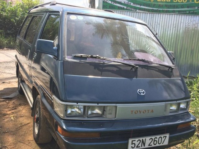 Cần bán xe Toyota Van đời 1986 giá cạnh tranh