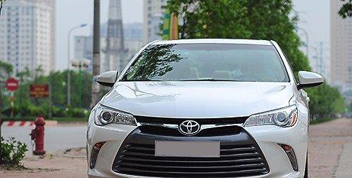 Bán Toyota Camry XLE đời 2016, màu trắng, xe nhập 