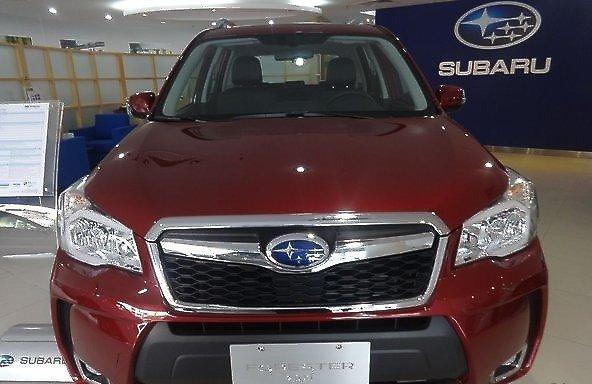 Subaru Forester 2.0 XT Turbo năm 2016, màu đỏ