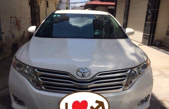 Cần bán Toyota Venza đời 2010, màu trắng