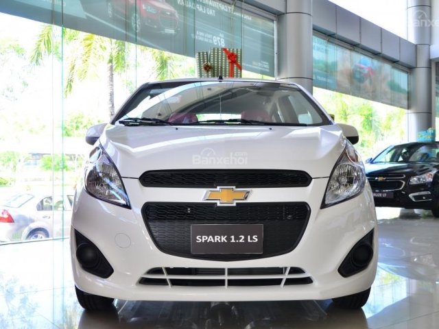 Bán Chevrolet Spark 1.2 LS 2016, màu trắng, chính hãng