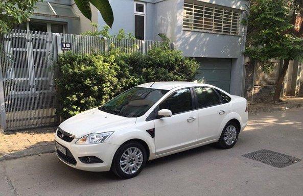 Cần bán xe Ford Focus 2.0 AT đời 2010, màu trắng, giá cạnh tranh