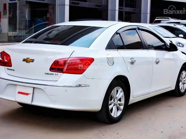 Bán Chevrolet Cruze LT 1.6MT đời 2016, màu trắng số sàn