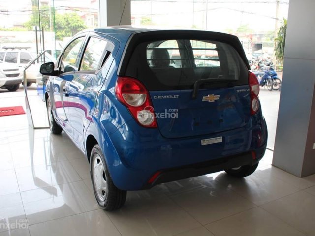 Cần bán Chevrolet Spark đời 2016, màu xanh lam