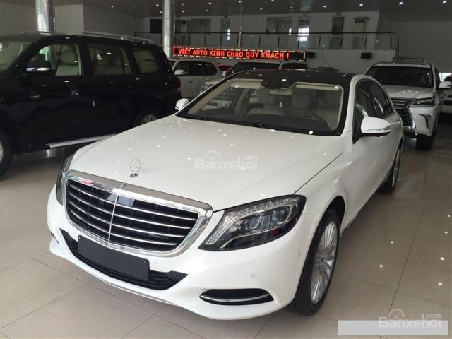 Bán xe Mercedes đời 2016, màu trắng 