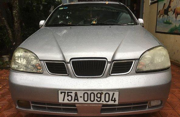 Gia đình bán Daewoo Lacetti đời 2004 số sàn, giá tốt