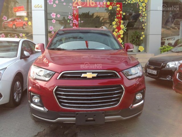 Chevrolet Captiva 2.4L màu đỏ có xe sẵn trả góp 95%. Giá rẻ nhất miền Nam