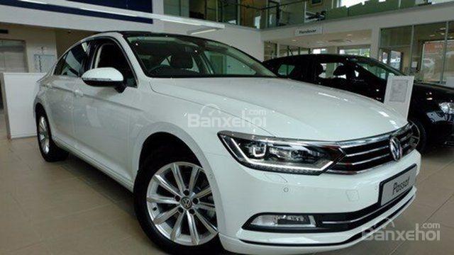 Giá xe Passat GP màu trắng ngọc trai, giá tốt nhất thị trường LH Hương: 0902608293