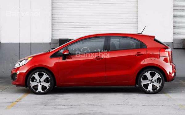 Kia Rio Hatchback 2016, màu đỏ, nhập khẩu nguyên chiếc từ Hàn Quốc, giá ưu đã