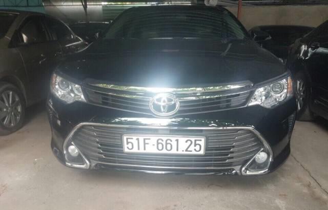 Bán xe Toyota Camry Q sản xuất 2016, màu đen ít sử dụng