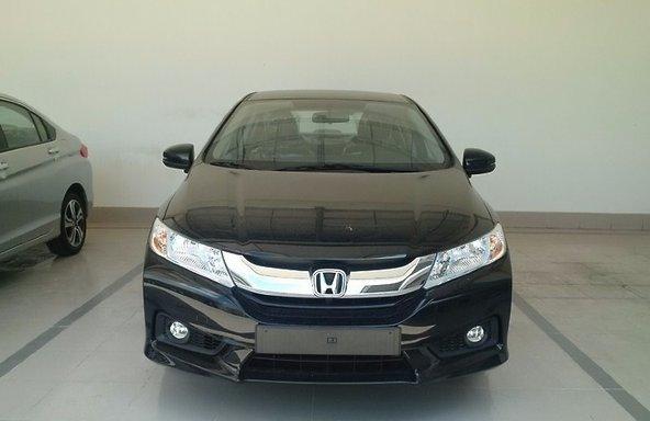 Bán xe Honda City 1.5 CVT 2015, màu đen, giá 599tr