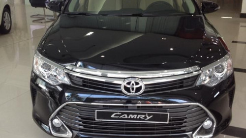 Bán xe Toyota Camry 2.0 E đời 2016, màu đen