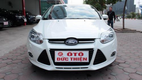 Bán xe cũ Ford Focus 2.0 AT đời 2013, màu trắng, 675tr