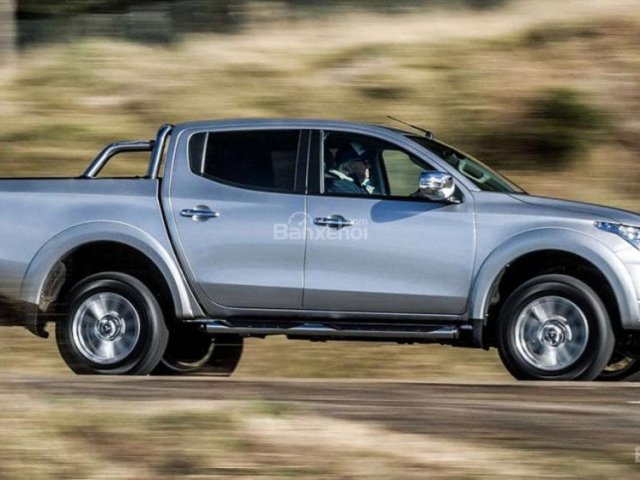 Bán ô tô Mitsubishi Triton đời 2018, màu bạc, nhập khẩu chính hãng, giá 606tr