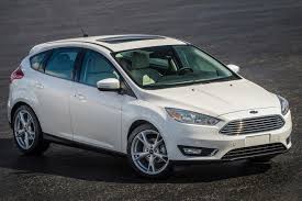 Bán ô tô Ford Focus Titinium năm 2016, màu trắng, xe nhập