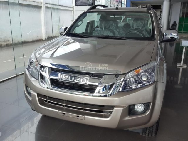 Isuzu Dmax LS 2.5 MT mới, tặng bảo hiểm hai chiều